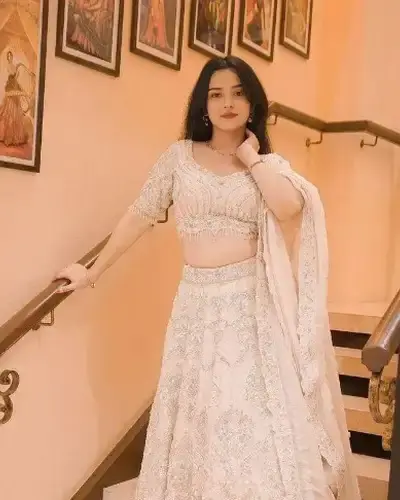 Escort Lumla